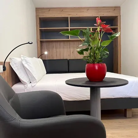 Yugogo Mazzini 41 - Bilocale Trento Centro Apartamento Exterior foto