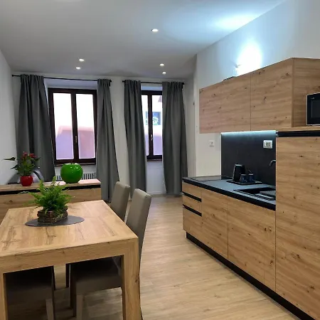 Yugogo Mazzini 41 - Bilocale Trento Centro Apartamento Exterior foto