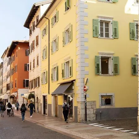 Yugogo Mazzini 41 - Bilocale Trento Centro Apartamento Exterior foto